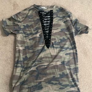 Camo lace up short sleeve top in a size small